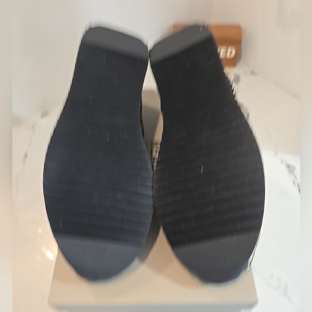 Kenneth Cole REACTION Cameron Embellished Jewel Platform Women's Size 11 NWB - Picture 10 of 11